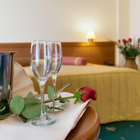 Hotel Palas Мамая Екстериор снимка