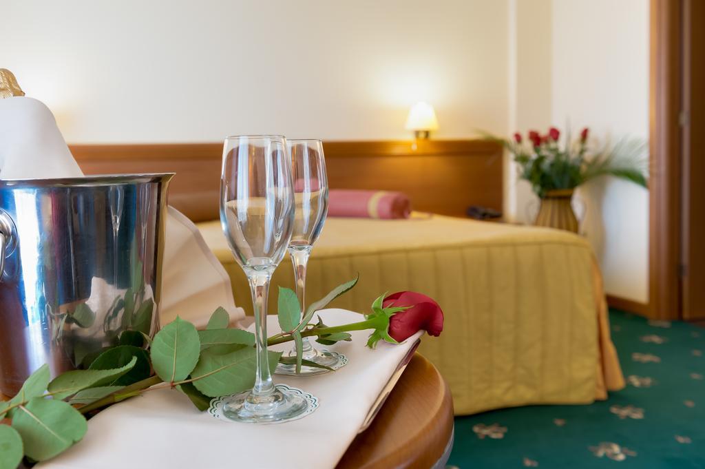 Hotel Palas Мамая Екстериор снимка