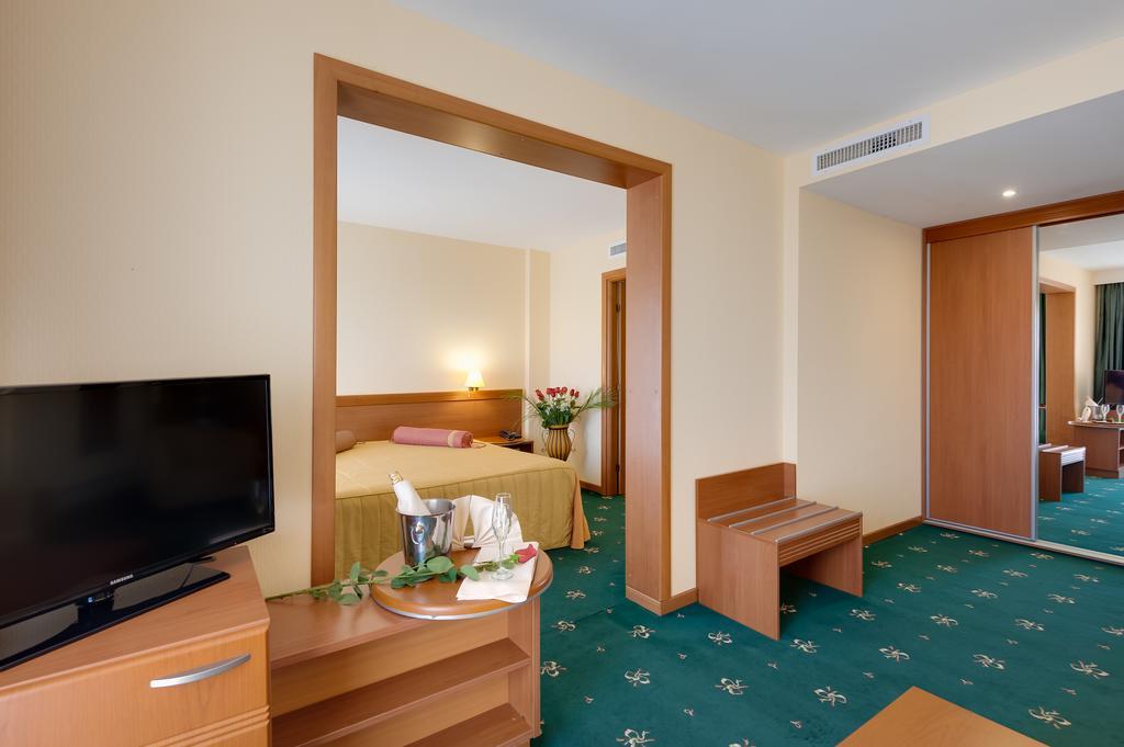 Hotel Palas Мамая Екстериор снимка