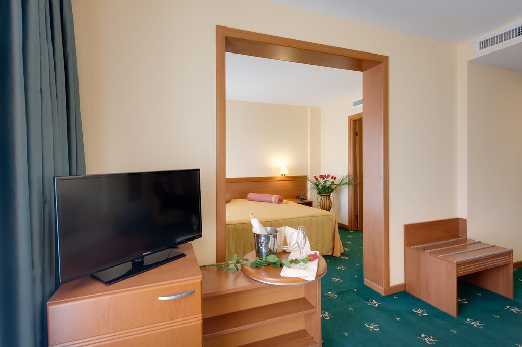 Hotel Palas Мамая Екстериор снимка